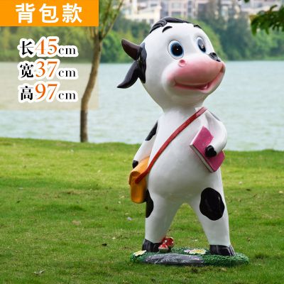 校园广场一只背书包上学的玻璃钢牛博鱼网页版