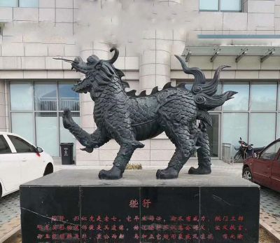 广场上摆放的抬脚的玻璃钢创意陛犴博鱼网页版