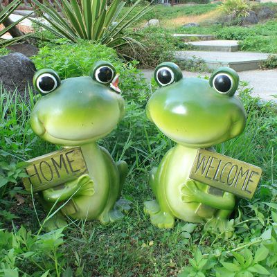 室内两只绿色玻璃钢青蛙博鱼网页版