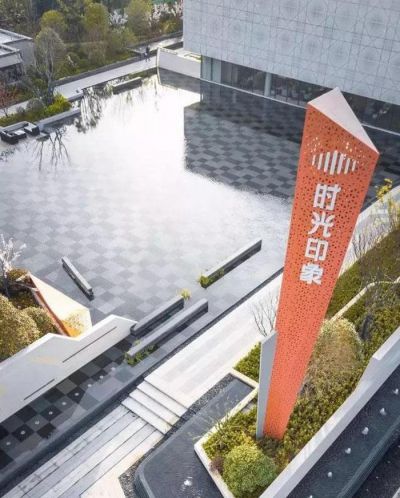 城市街道创意三角形不锈钢精神堡垒博鱼网页版