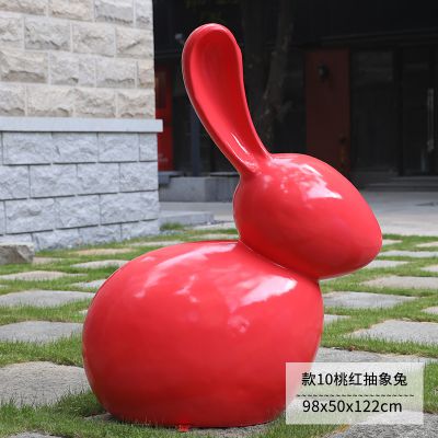 庭院一只红色玻璃钢兔子博鱼网页版