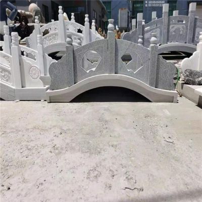 庭院造景摆放青石雕刻小石拱桥博鱼网页版