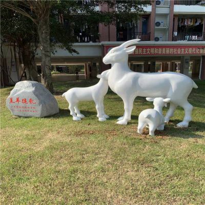 校园草坪摆放玻璃钢羊羔跪乳主题山羊动物博鱼网页版