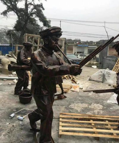 少数民族吹奏乐器铜雕吹奏博鱼网页版