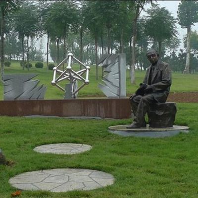 公园玻璃钢仿铜园林景观人物博鱼网页版