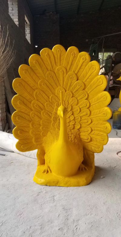 大型室内高傲的玻璃钢彩绘孔雀博鱼网页版