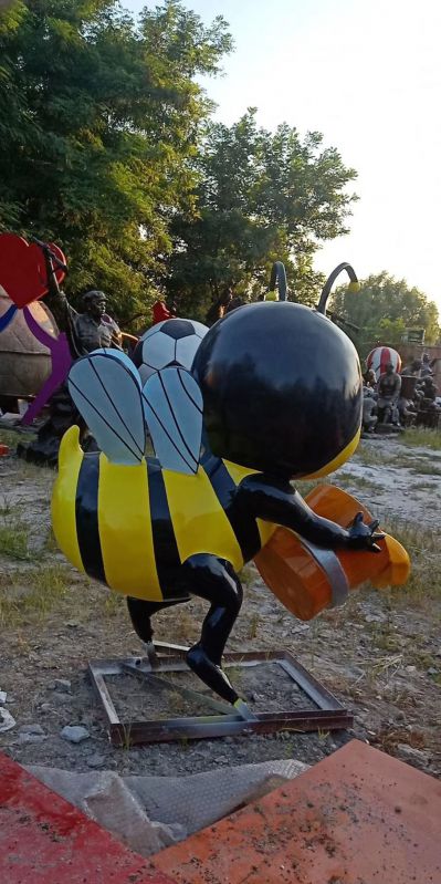 学校花园小区倒蜂蜜玻璃钢蜜蜂博鱼网页版