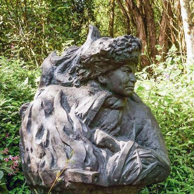 英雄邱少云石雕半身像抗战博鱼网页版