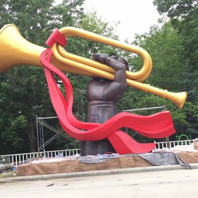 景区广场摆放红色文化玻璃钢大型号角博鱼网页版