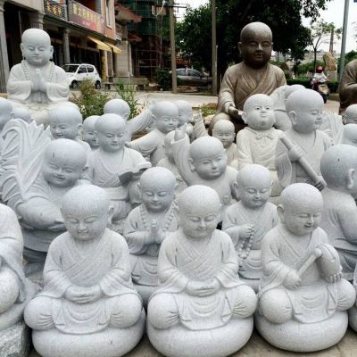 天然砂岩雕刻小沙弥寺院景区摆件