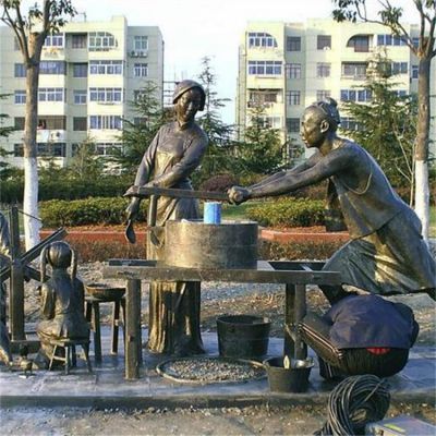 广场艺术玻璃钢人物景观博鱼网页版