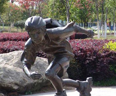 滑旱冰鞋的孩子玻璃钢仿铜博鱼网页版