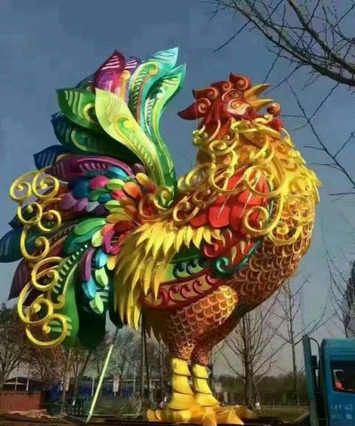 大型广场摆放着一只打鸣的不锈钢创意鸡博鱼网页版