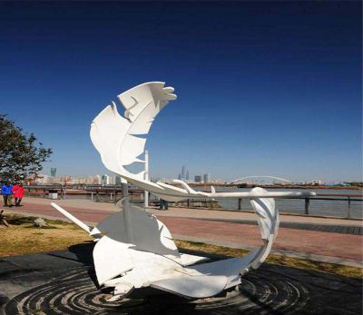 户外街边摆放大型抽象的羽毛博鱼网页版