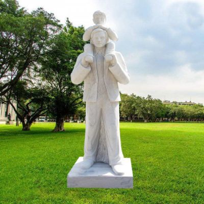 小区园林草地摆放汉白玉雕刻父与子情亲人物博鱼网页版