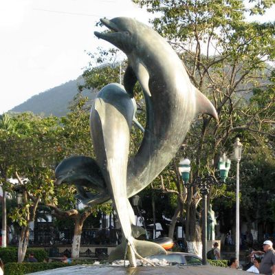 景区园林一家三口不锈钢海豚博鱼网页版