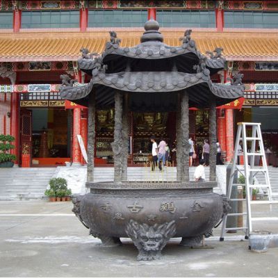 金鸡古寺户外摆放铸铁大型焚经祭祀香炉博鱼网页版