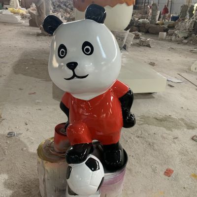 玻璃钢彩绘卡通踢足球熊猫动物博鱼网页版 校园摆件