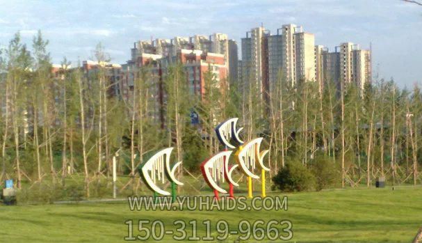 丛林草坪一群抽象简约不锈钢鱼博鱼网页版