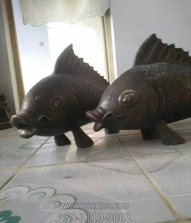 景区一对石雕嘟嘴鱼博鱼网页版