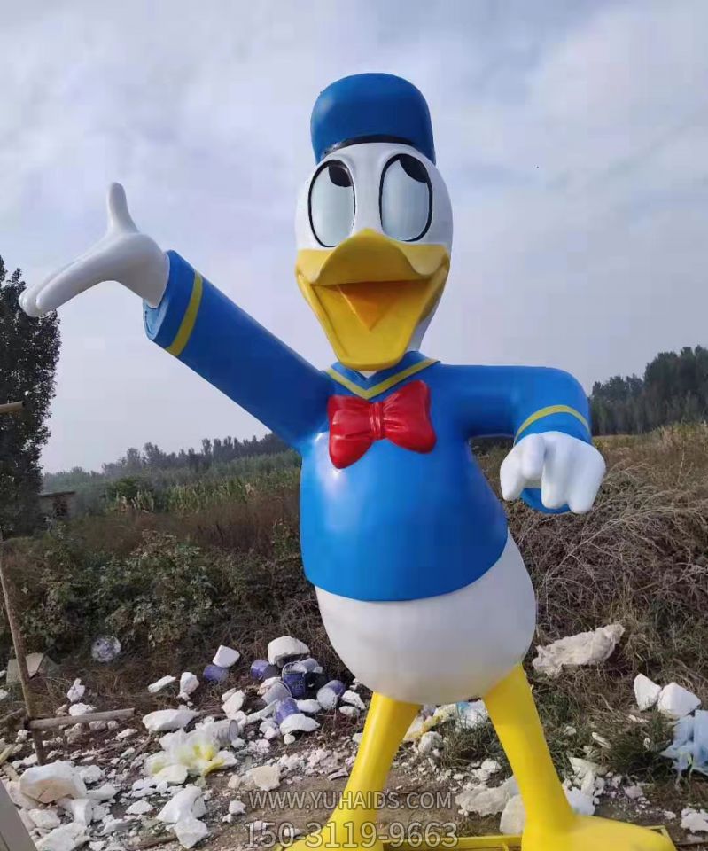儿童乐园玻璃钢彩绘唐老鸭博鱼网页版