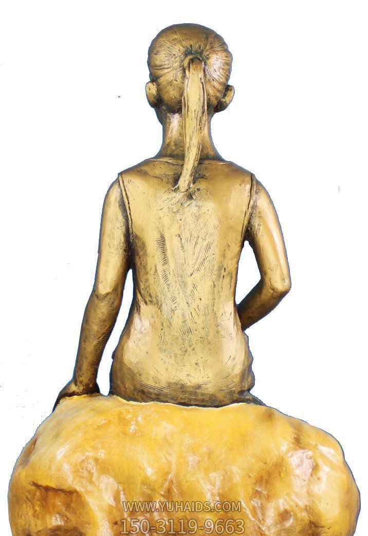 公园坐着在石头上的铜雕女孩读书博鱼网页版