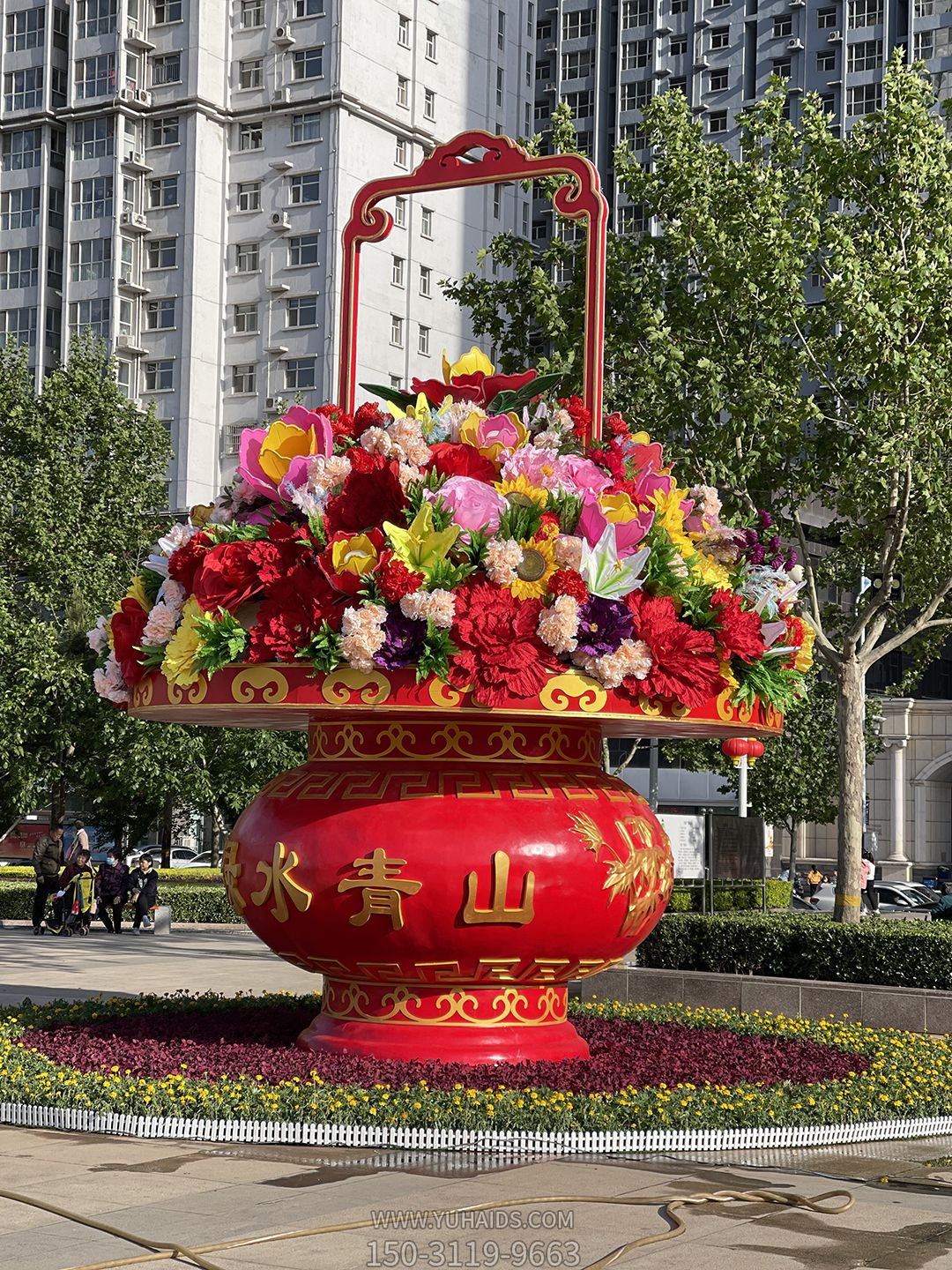 景区广场大型景观装饰品玻璃钢彩绘国庆大花篮博鱼网页版