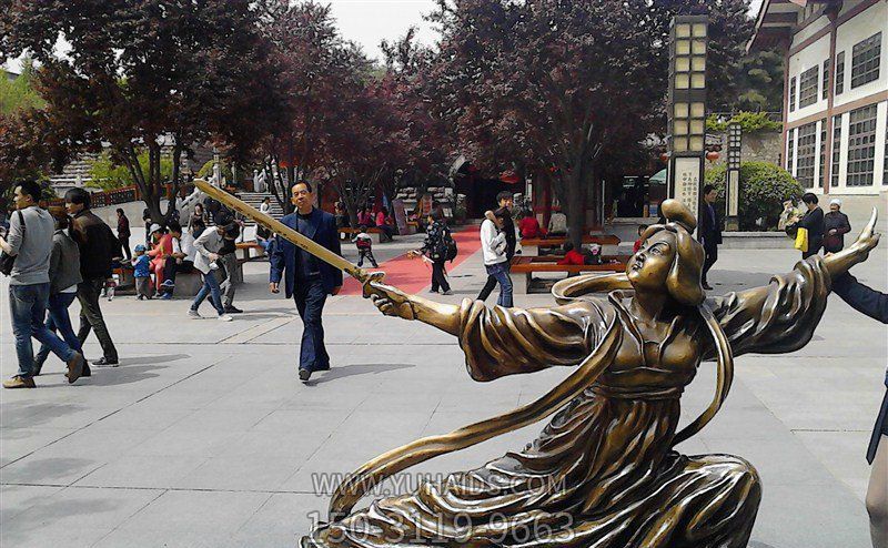 步行街古代美女舞剑人物玻璃钢仿铜雕 步行街古代美女舞剑人物玻璃钢仿铜雕