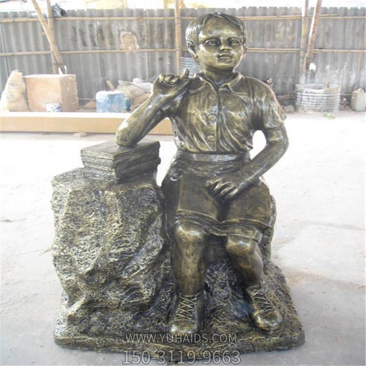 校园广场玻璃钢仿铜儿童看书的景观博鱼网页版