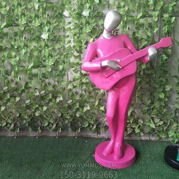 广场摆放玻璃钢抽象喷漆演奏人物博鱼网页版