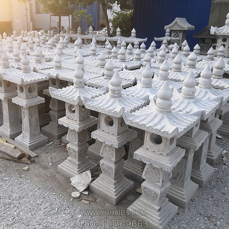 青石仿古草坪公园景观石灯笼博鱼网页版
