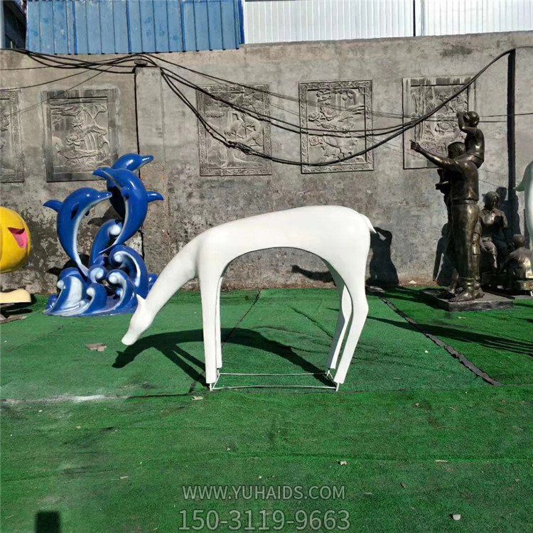 抽象极具艺术感的梅花鹿，玻璃钢材质，白色博鱼网页版