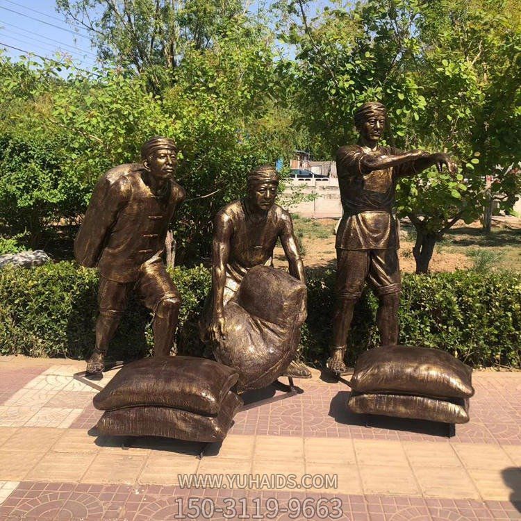 搬麻袋的工人，玻璃钢仿铜民俗生活人物情景博鱼网页版