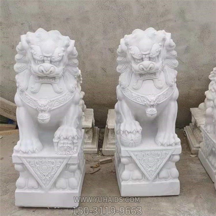  祠堂庭院门前摆放汉白玉浮雕石雕狮子一对博鱼网页版