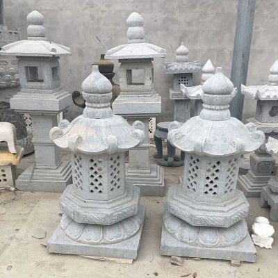 度假酒店草坪摆放中式低墩石雕灯笼