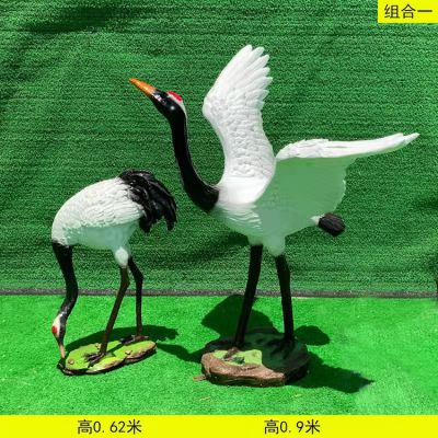 抬头和低头寻食的玻璃钢仿真仙鹤博鱼网页版摆件