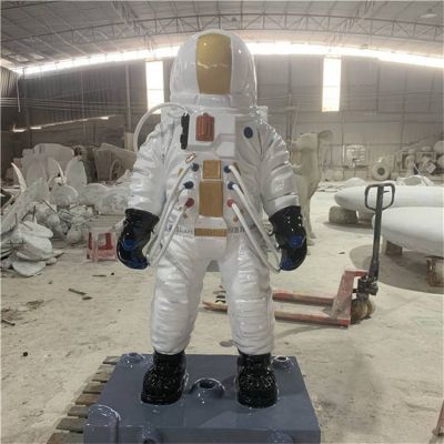 户外园林玻璃钢卡通园林景观太空人博鱼网页版