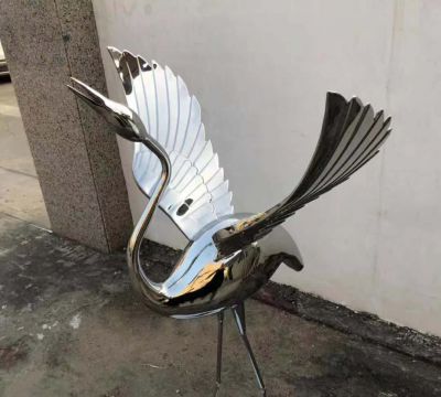 不锈钢镜面展翅鸣叫的仙鹤博鱼网页版