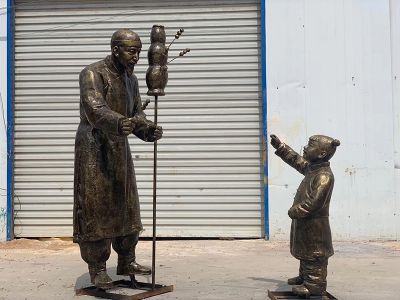 城市画院广场摆放玻璃钢仿铜民俗人物情景博鱼网页版