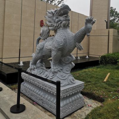 晚霞红麒麟景区学校门口摆件博鱼网页版