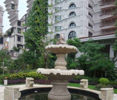喷泉上摆放的砂岩石雕鲤鱼博鱼网页版