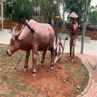 耕地博鱼网页版，玻璃钢仿铜耕牛和扶犁的农夫