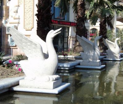 天鹅雕是湖边大理石飞翔天鹅博鱼网页版