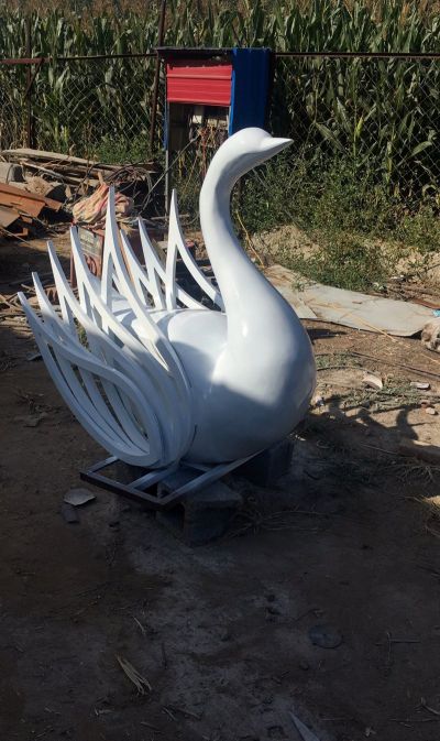 湖边游泳玻璃钢白色天鹅博鱼网页版