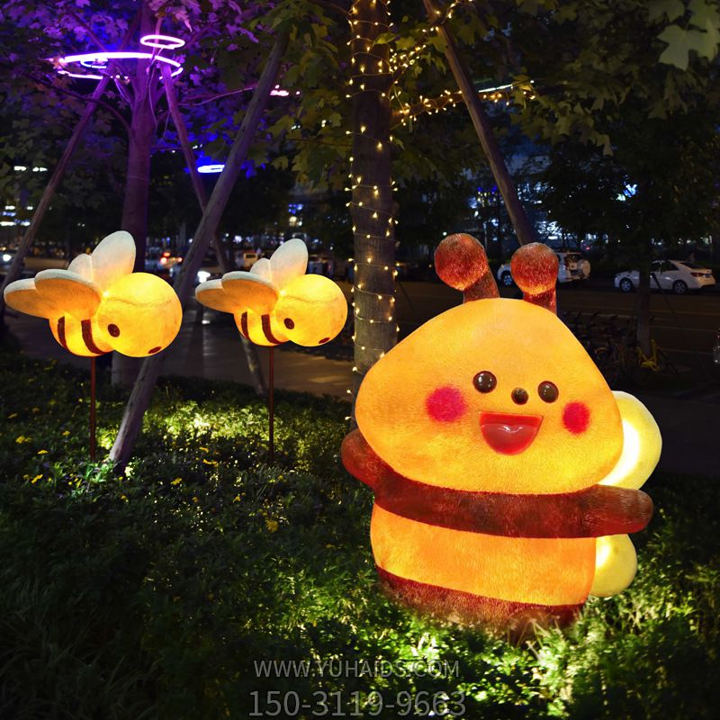 公园草丛插电源发亮卡通小蜜蜂玻璃钢博鱼网页版