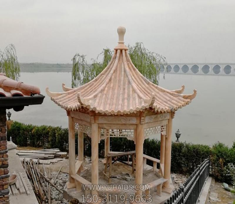 湖边景观摆放晚霞红六角休闲凉亭博鱼网页版