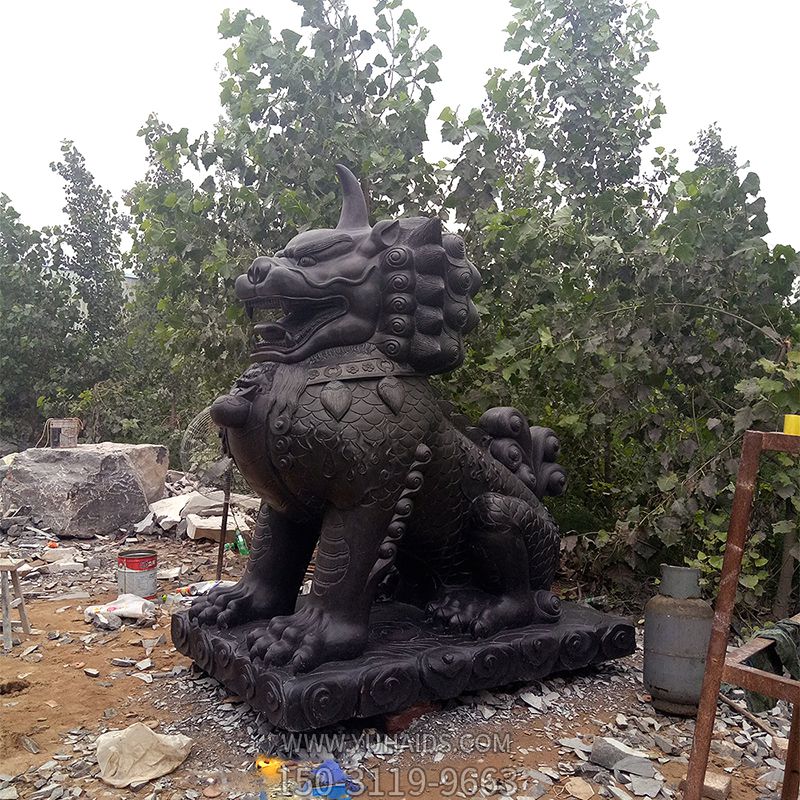 公园摆放的坐着的玻璃钢喷漆獬豸博鱼网页版