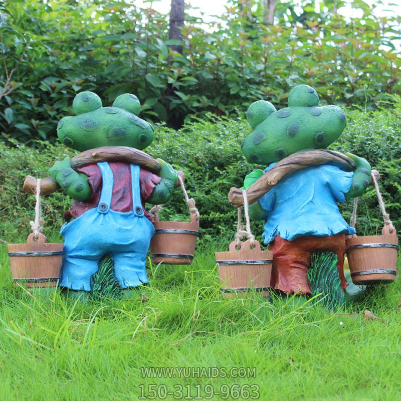 公园两只抽象玻璃钢青蛙博鱼网页版