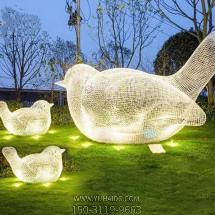 小区草地摆放铁艺网格鸽子灯光亮化博鱼网页版