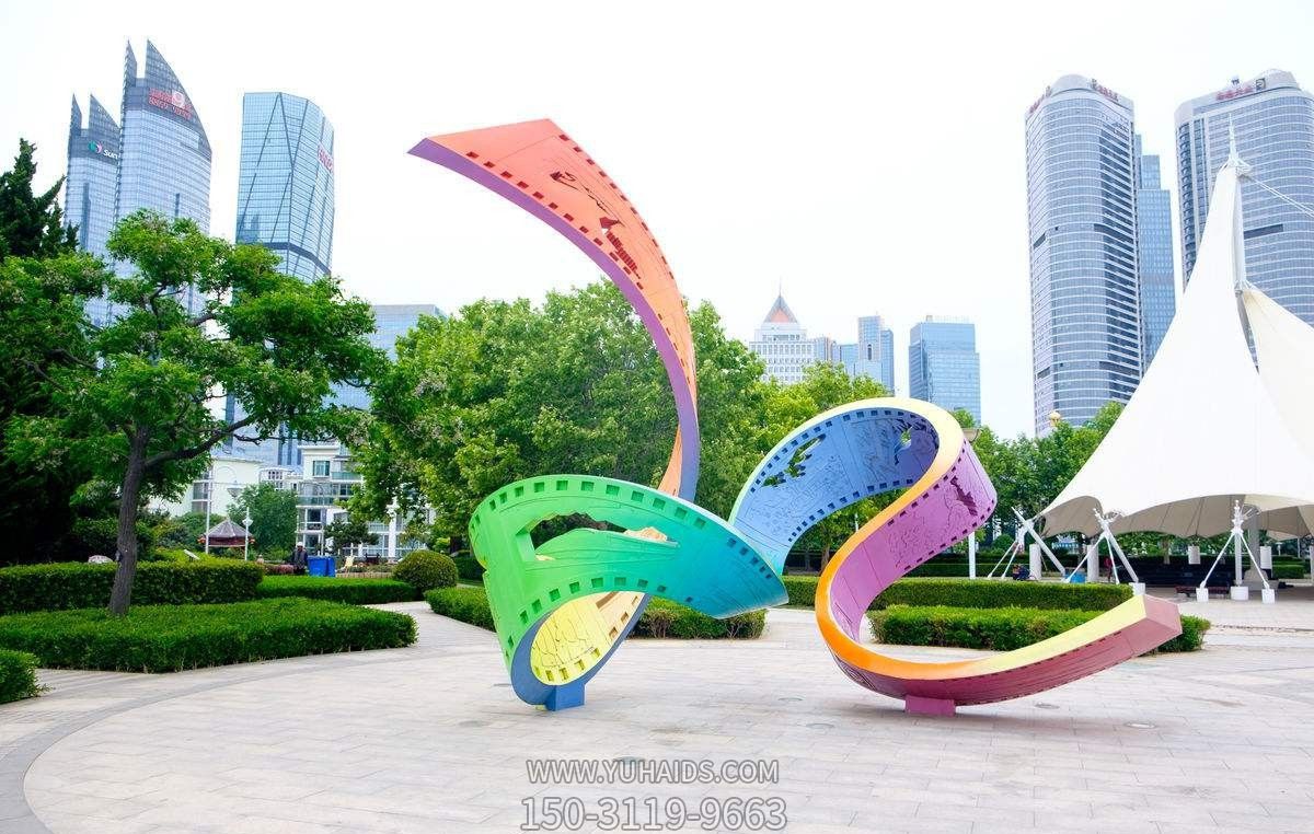 广场玻璃钢彩绘抽象艺术胶卷博鱼网页版